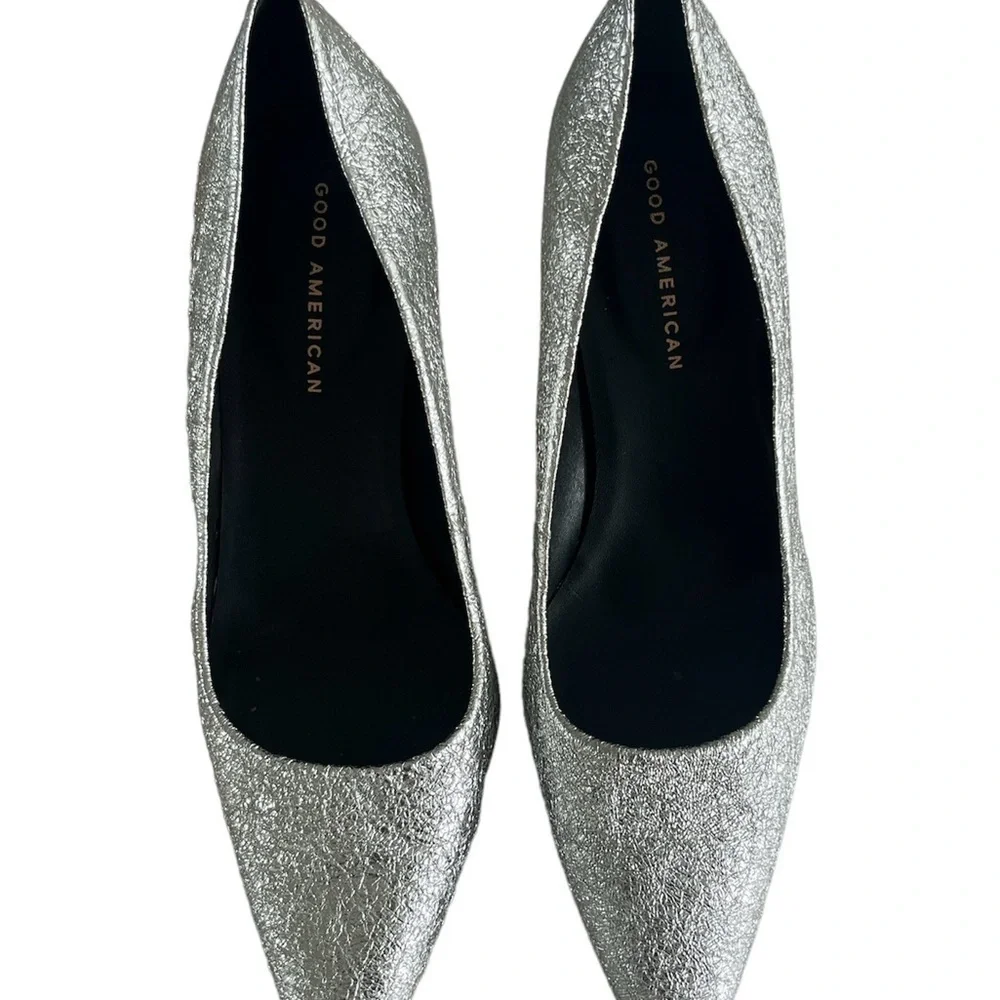 Good American The Icon Pointed Toe pump Heels. Silver crackle leather size 7.